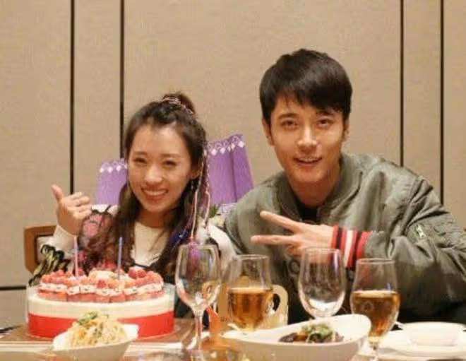 張丹峰洪欣離婚早有徵兆,港媒曝去年已分開,為了男方事業不公開
