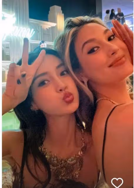 谷愛凌曬國外名媛聚會照,與何超欣頭靠頭感情好,鄧文迪罕見露面