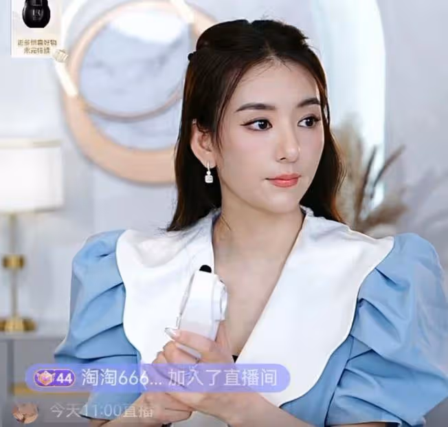 方媛直播帶貨引熱議,鼻子詭異容貌變化大,近照撞臉黃奕趙麗穎