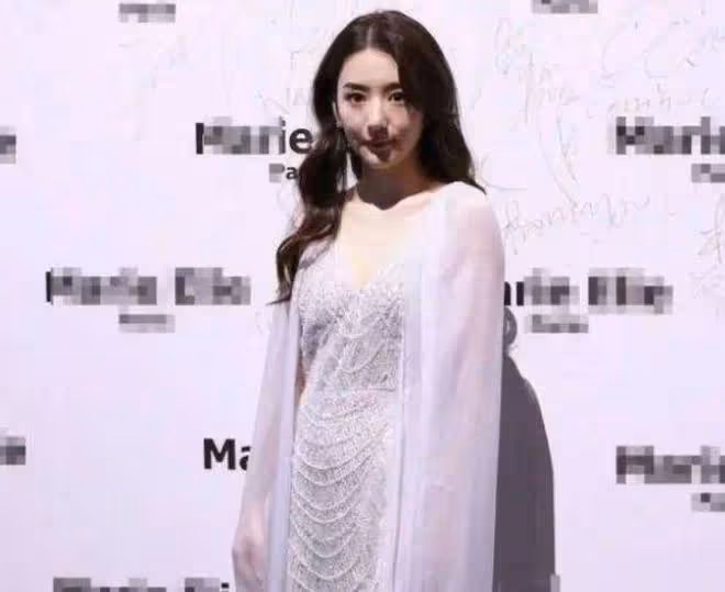 方媛直播帶貨引熱議,鼻子詭異容貌變化大,近照撞臉黃奕趙麗穎