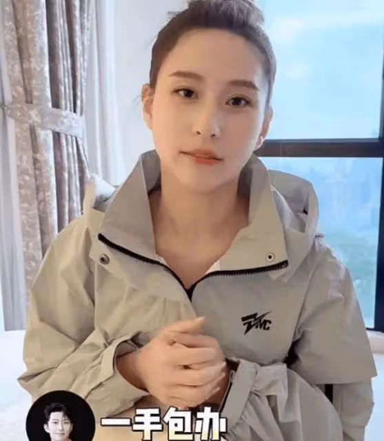 竇驍何超蓮三年前已訂婚,女方曝求婚細節,竇驍定製粉鑽感動女友