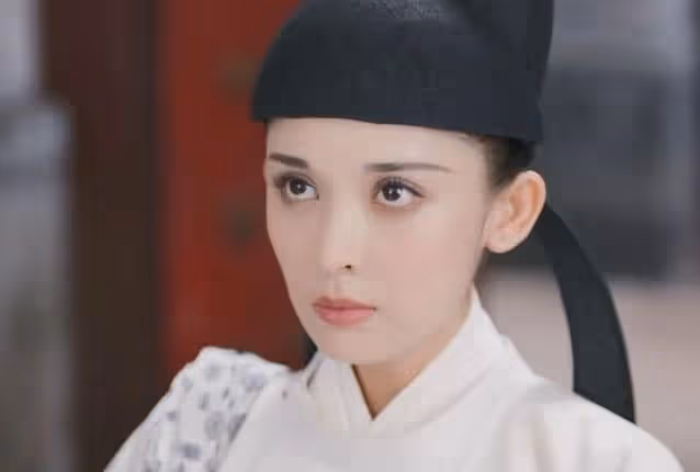 古力娜扎再惹爭議，復刻英文名場面遭吐槽，網友叫她專注演技