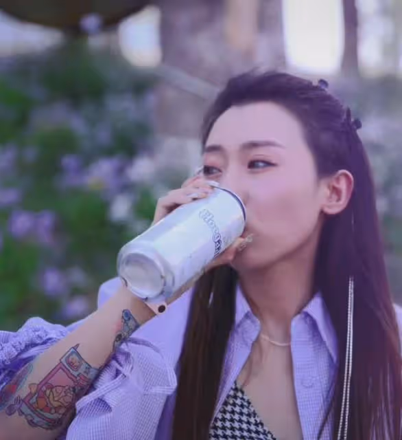 畢瀅承認還是張丹峰經紀人,與網友對罵內心強大,曬美照歲月靜好