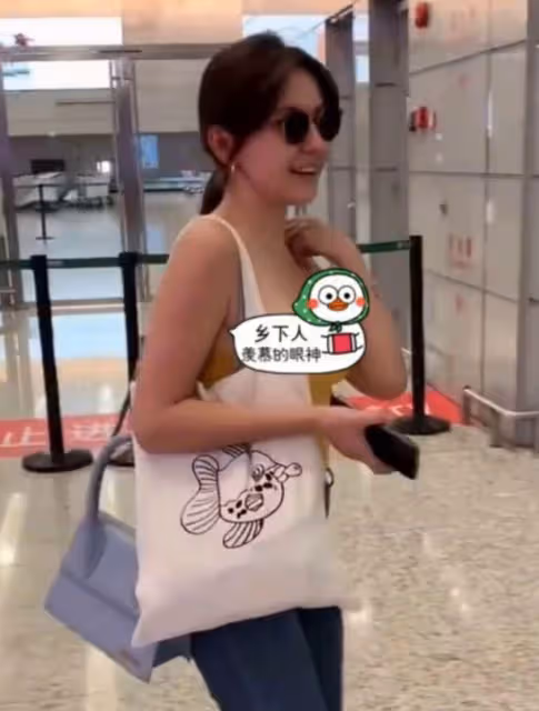 娜扎內褲外穿惹爭議，秦嵐被扒穿過同款褲子，網友評價完全不同