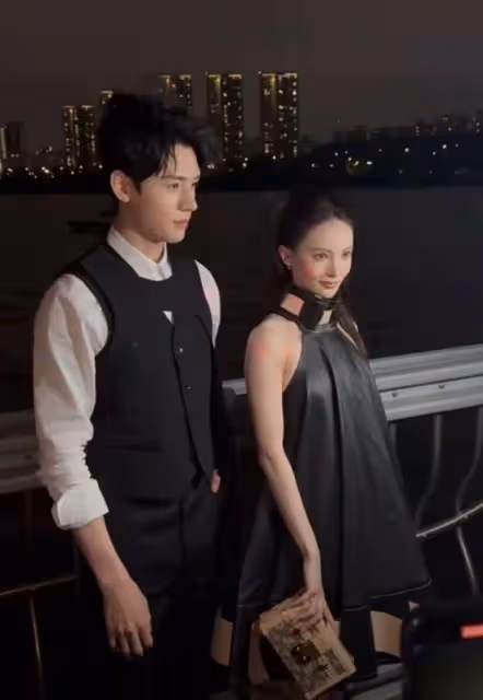 龔俊現身韓國出席活動，與木村光希首次同框，兩人被贊像豪門兄妹
