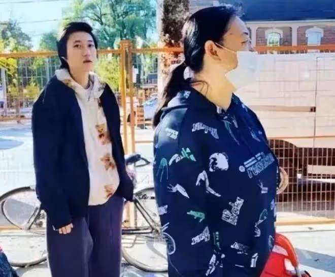 吳卓林國外逛超市被偶遇,留短髮戴耳釘打扮中性,身材消瘦認不出