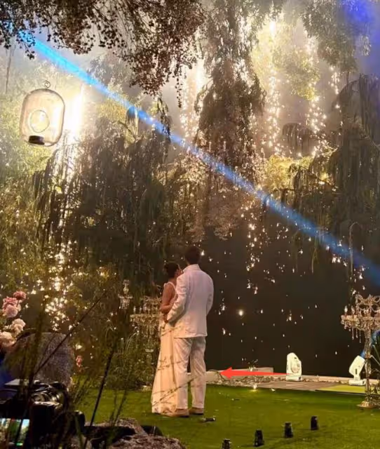 竇驍婚服遭吐槽,現場生圖被指像服務員,頭頂配飾酷似礦泉水桶