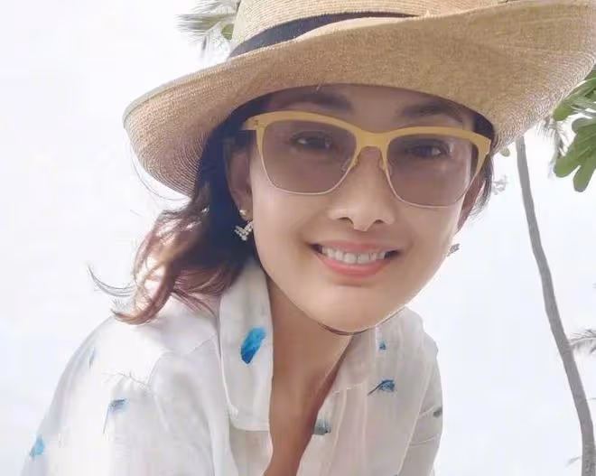 49歲牛莉疑回應整容,稱對不起大家,網友直呼認不出來