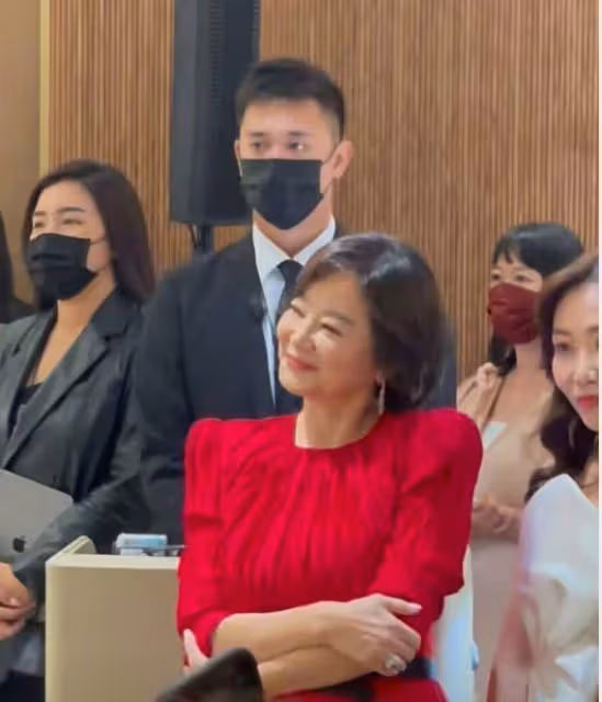 53歲陶喆近照曝光,面部浮腫模樣大變,滿頭白髮撞臉林瑞陽