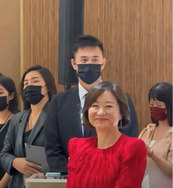 53歲陶喆近照曝光,面部浮腫模樣大變,滿頭白髮撞臉林瑞陽