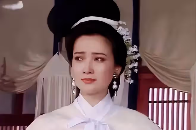 她演遍四大名著，棄同居5年男友，嫁三婚許亞軍，患癌後才懂真愛