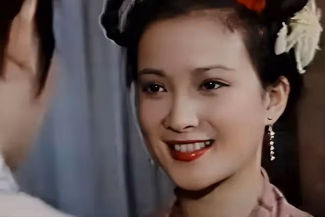 她演遍四大名著，棄同居5年男友，嫁三婚許亞軍，患癌後才懂真愛