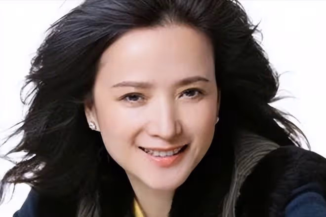 她演遍四大名著，棄同居5年男友，嫁三婚許亞軍，患癌後才懂真愛