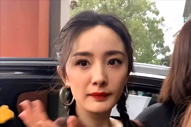 疲憊、滄桑，楊冪站姐放出原圖，揭開多少85花的遮羞布？