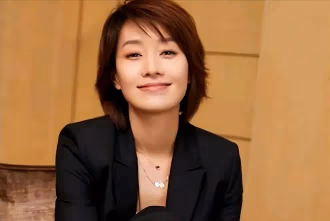 內娛真浪費了她的性感，47歲硬演20歲大美女，真看不慣