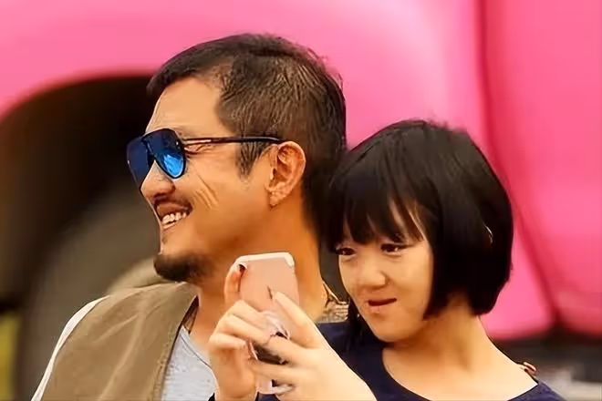 李亞鵬落淚！二婚妻子患基因病，幼女恐遺傳，頻繁出差疑逃避現實