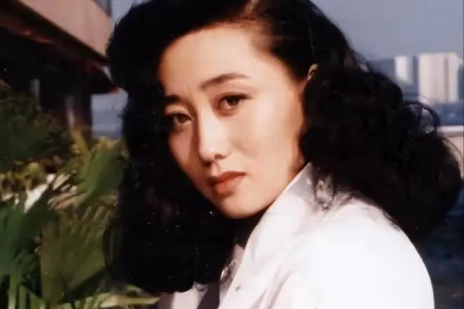 利智:被李連杰寵愛34年,可風光後全是「眼淚」!