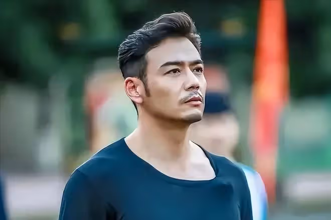 從紅極一時到「消失」,演技再好也無法拯救,楊爍如何自毀前程?