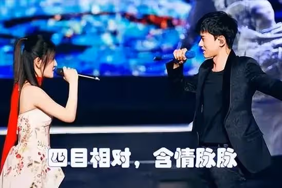 張傑夫婦助理怒打路人手機,眼神犀利態度凶,被扒是謝娜「表弟」