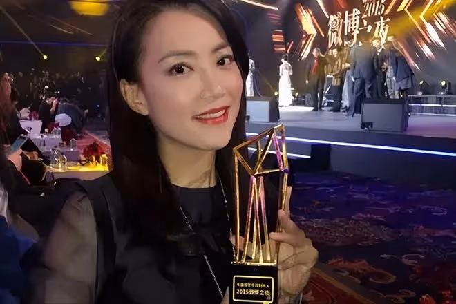 39歲霍汶希未婚先孕,謝霆鋒:把孩子生下來,我養你們一輩子!