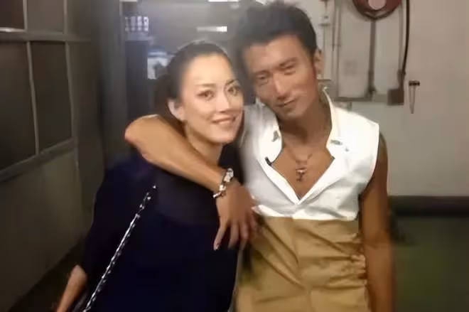 39歲霍汶希未婚先孕，謝霆鋒：把孩子生下來，我養你們一輩子！