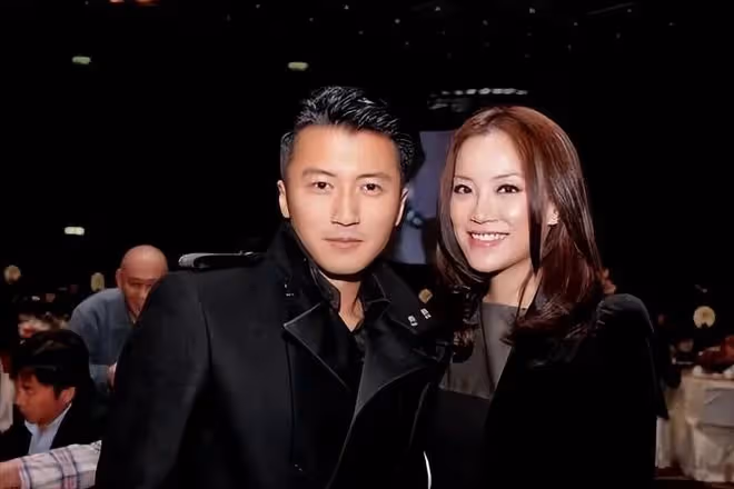 39歲霍汶希未婚先孕，謝霆鋒：把孩子生下來，我養你們一輩子！