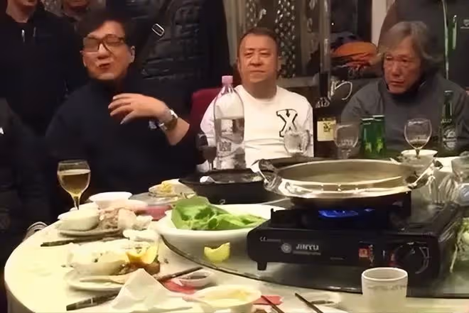 港星文詠珊定居上海!素顏擠地鐵被嘲老氣,身家千萬穿2萬的上衣