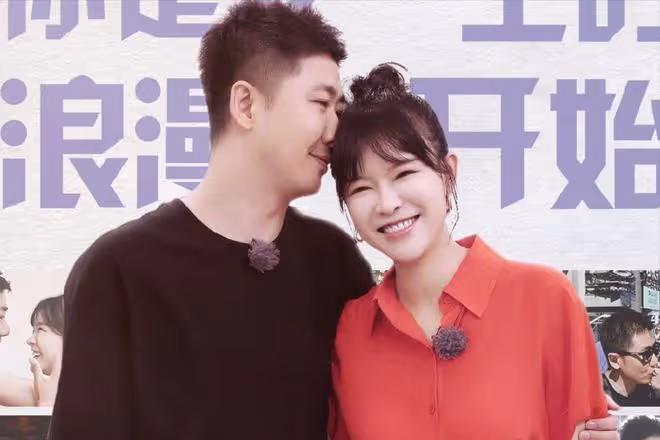 36歲嫁給自己經紀人,40歲懷孕生子,李艾:肥水不流外人田!