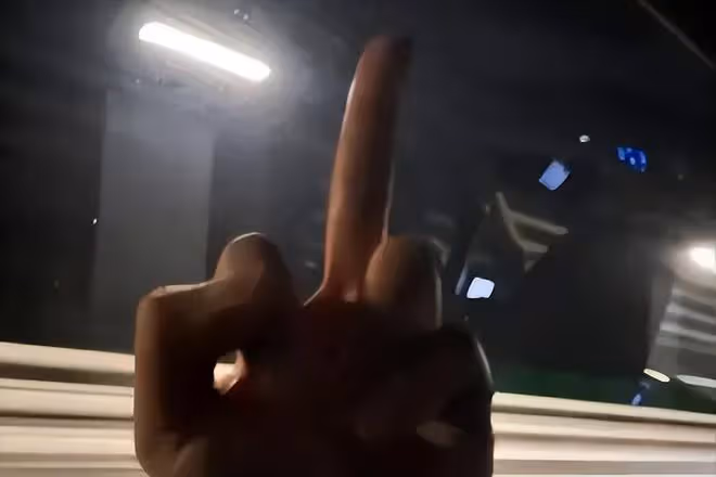 梁雲菲不雅視頻曝光,前任金剛怒比中指,現任男友發聲