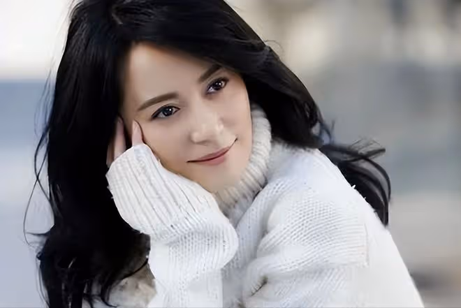 51歲俞飛鴻:沒結婚,但一直有固定伴侶,感謝竇文濤陪了我近20年