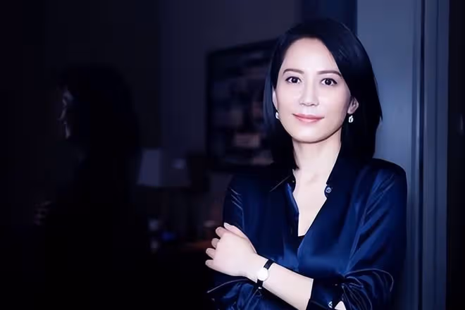 51歲俞飛鴻:沒結婚,但一直有固定伴侶,感謝竇文濤陪了我近20年
