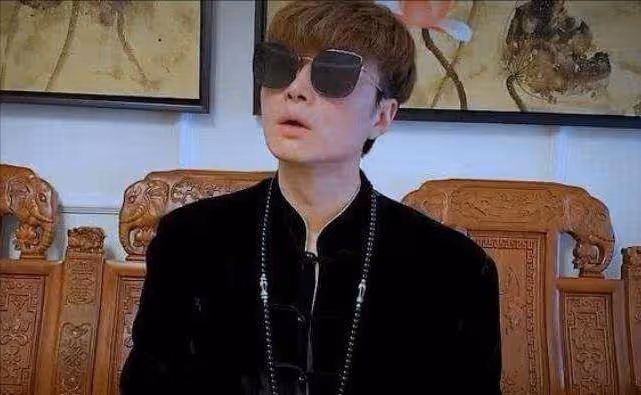 當紅偶像李敏鎬引熱議,被指約會年輕富婆撈金,真相究竟如何?