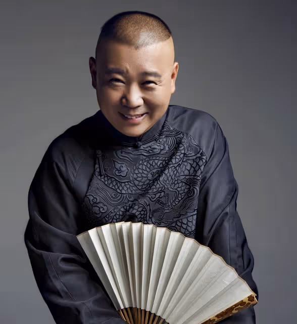 周群：郭德綱的貴人，結婚生三娃，49歲氣質好，沒公開丈夫身份