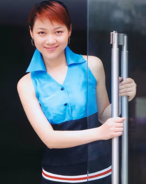 周群：郭德綱的貴人，結婚生三娃，49歲氣質好，沒公開丈夫身份