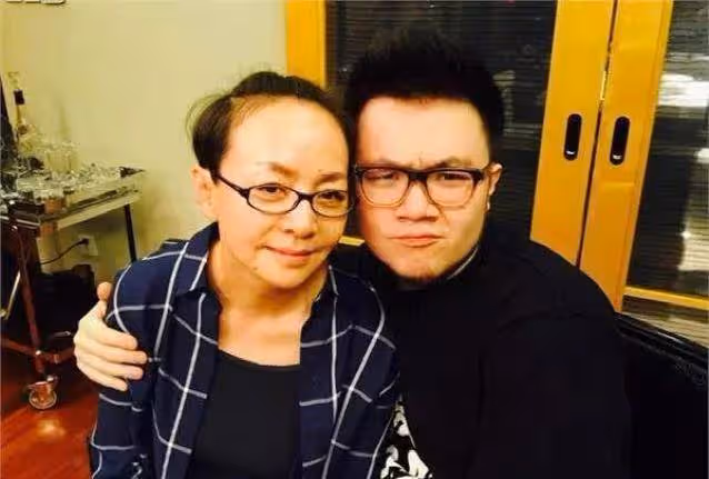 宋丹丹公開承認婚內不忠誠:「我嫁了一個人渣,還生了一個廢物!」