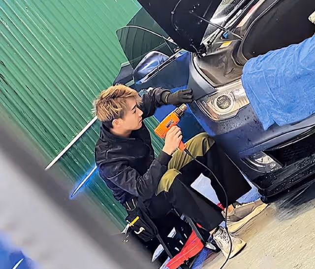 TVB帥氣小生下班兼職修車賺錢，因太窮遭嫌棄，還被棒打鴛鴦