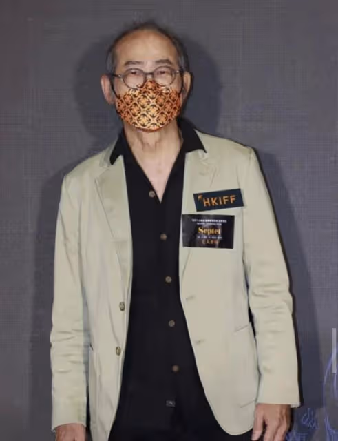 近況曝光!72歲知名港星加拿大過退休生活,帶孫子逛公園狀態極好