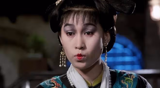 李念參加香港貴婦聚會!戴10萬手鍊三胎孕肚突出,面色蒼白顯憔悴