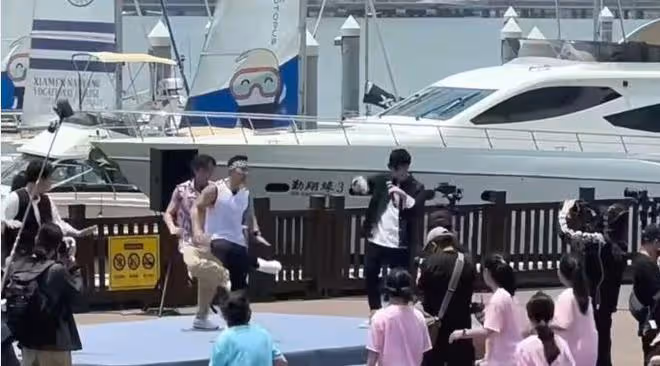 劉畊宏廈門錄節目,周杰倫空降現場,兩人同框跳《本草綱目》