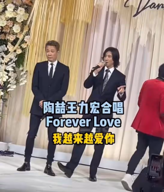王力宏陶喆參加婚禮,兩人罕見同框炫歌技,被網友吐槽不吉利