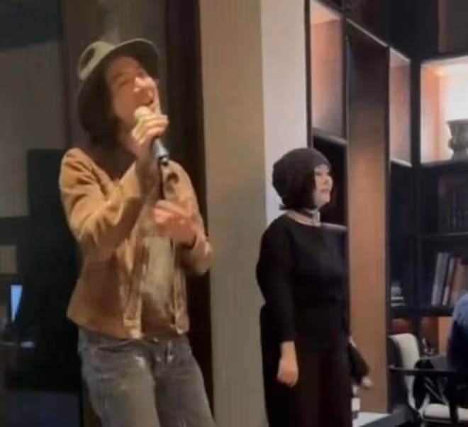 王力宏陶喆參加婚禮,兩人罕見同框炫歌技,被網友吐槽不吉利