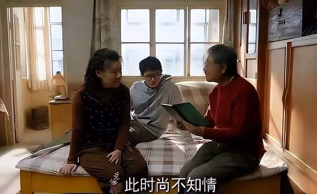 《漫長的季節》慶功宴劇組全到,卻唯獨缺秦昊李庚希,理由逗笑全場
