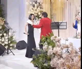 小S攜媽媽和3個女兒參加婚禮,三姐妹穿扮好成熟,一個比一個漂亮