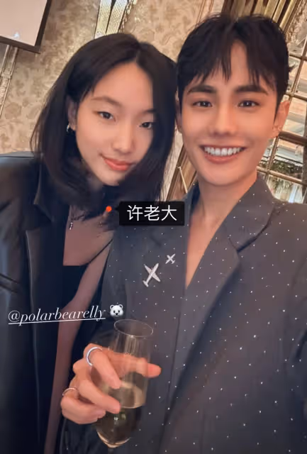 小S攜媽媽和3個女兒參加婚禮,三姐妹穿扮好成熟,一個比一個漂亮