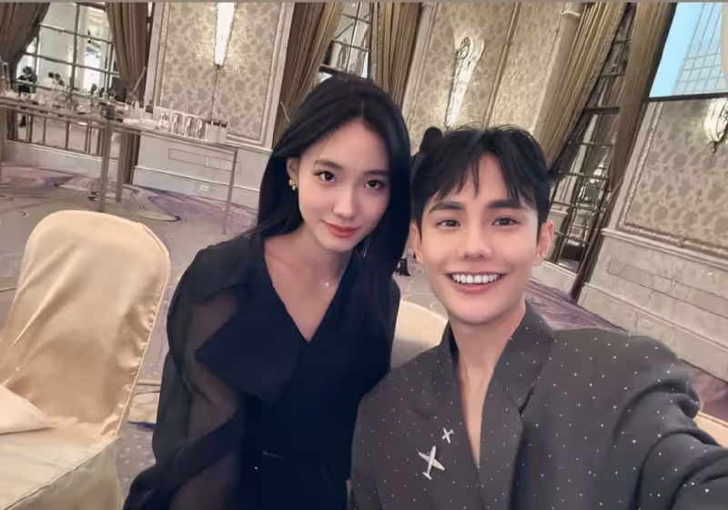 小S攜媽媽和3個女兒參加婚禮,三姐妹穿扮好成熟,一個比一個漂亮