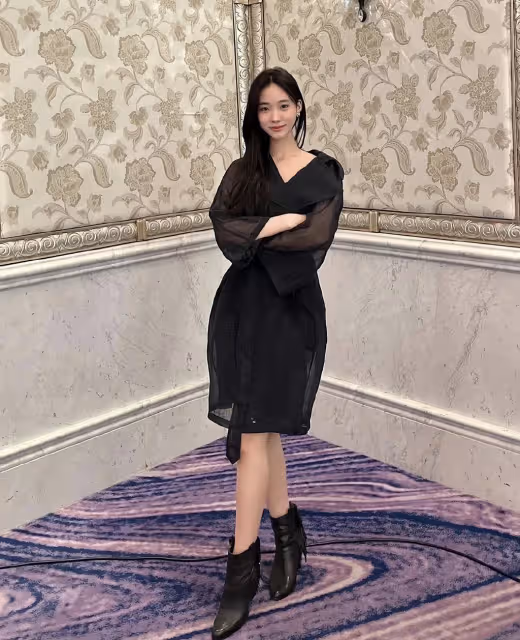 小S攜媽媽和3個女兒參加婚禮,三姐妹穿扮好成熟,一個比一個漂亮