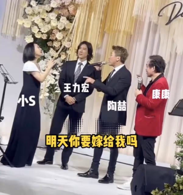小S攜媽媽和3個女兒參加婚禮,三姐妹穿扮好成熟,一個比一個漂亮
