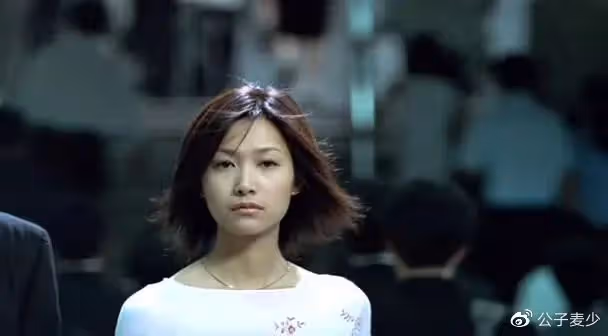 49歲徐靜蕾疑懷孕?衣著寬鬆有孕味,與黃立行相戀14年仍未婚