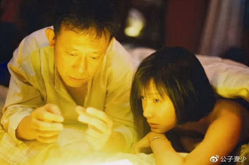 49歲徐靜蕾疑懷孕?衣著寬鬆有孕味,與黃立行相戀14年仍未婚