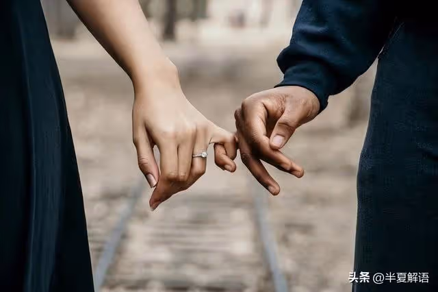 兒媳要求婆婆上交工資卡，招待老姐妹一次後，婆婆掛失工資卡走人